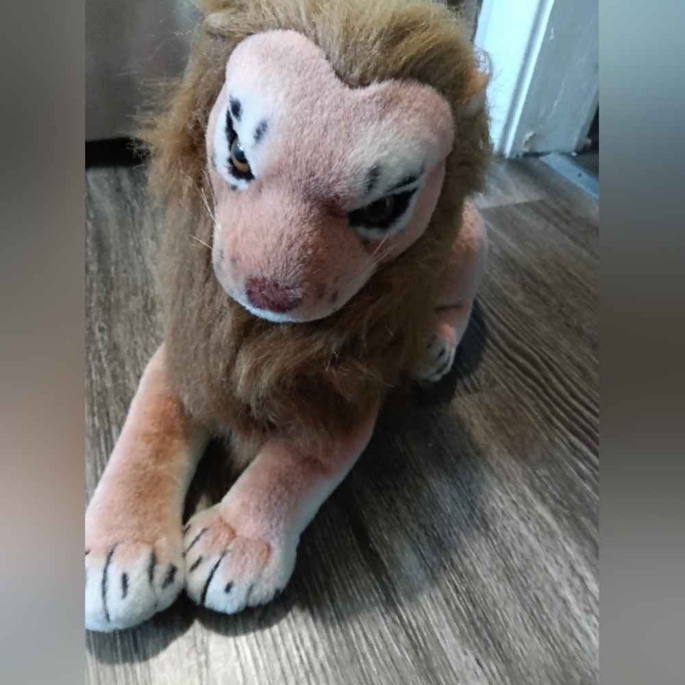Vintage Realistic Lion 1999  Stuffed Animal Plush Tiger Wind